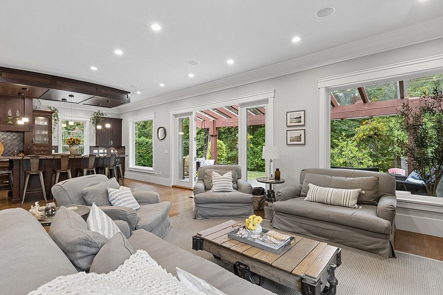 4176 Virginia Crescent North Vancouver, BC - 5