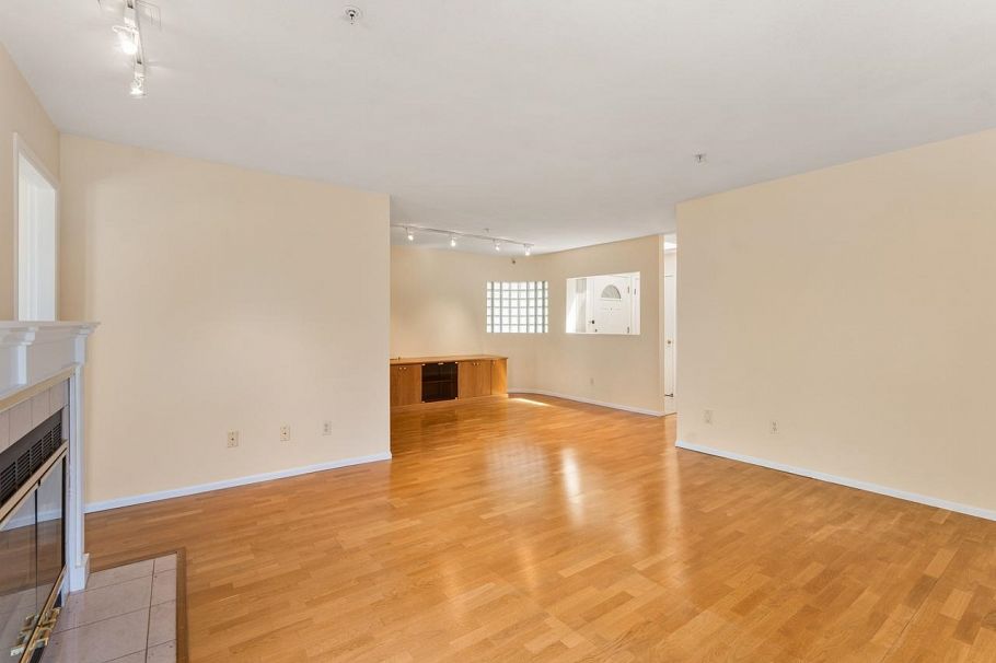 401 7620 Columbia Street Vancouver, BC - 6