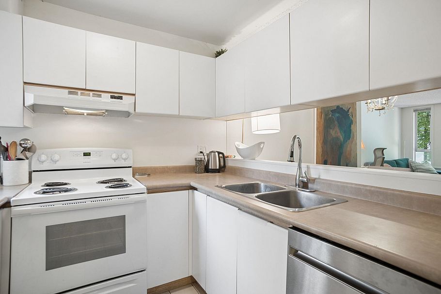 216 1230 Haro Street Vancouver, BC - 11