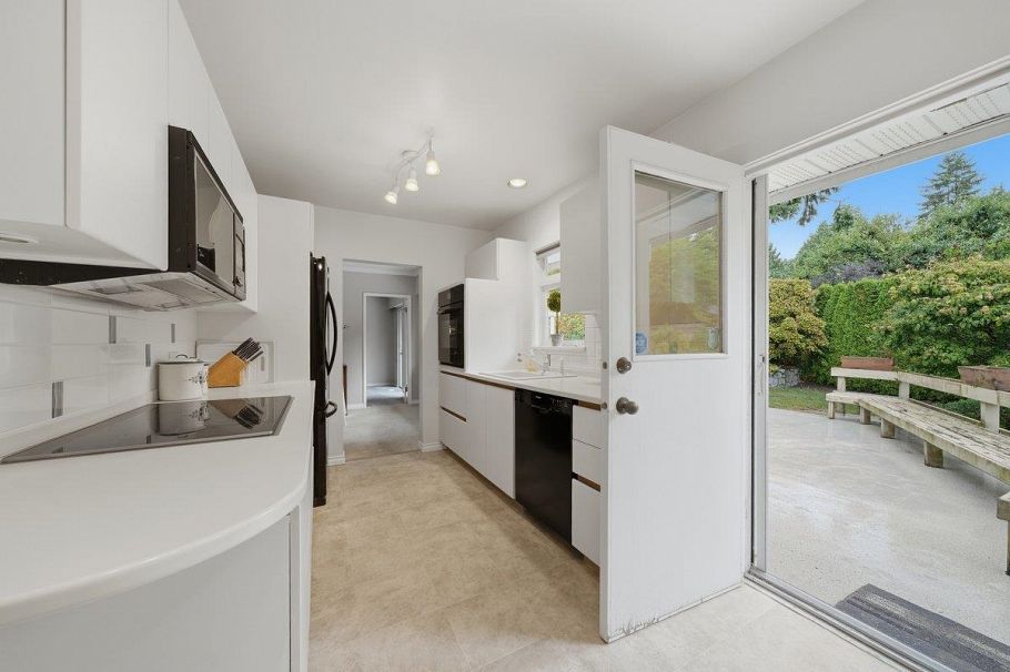 3250 Delbrook Avenue North Vancouver, BC - 17