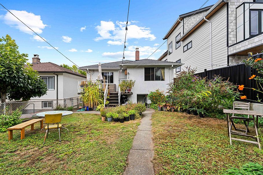 2608 E 4th Avenue Vancouver, BC - 30