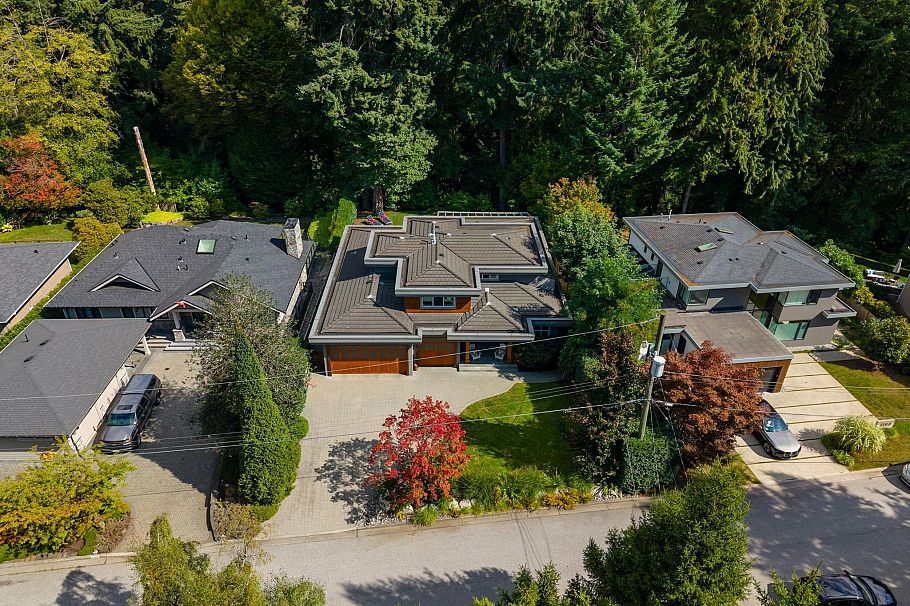 4176 Virginia Crescent North Vancouver, BC - 39