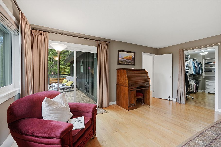 2261 Hill Drive North Vancouver, BC - 21