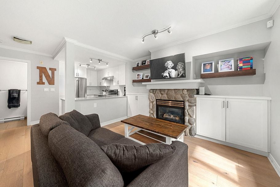 6 1073 Lynn Valley Road North Vancouver, BC - 3