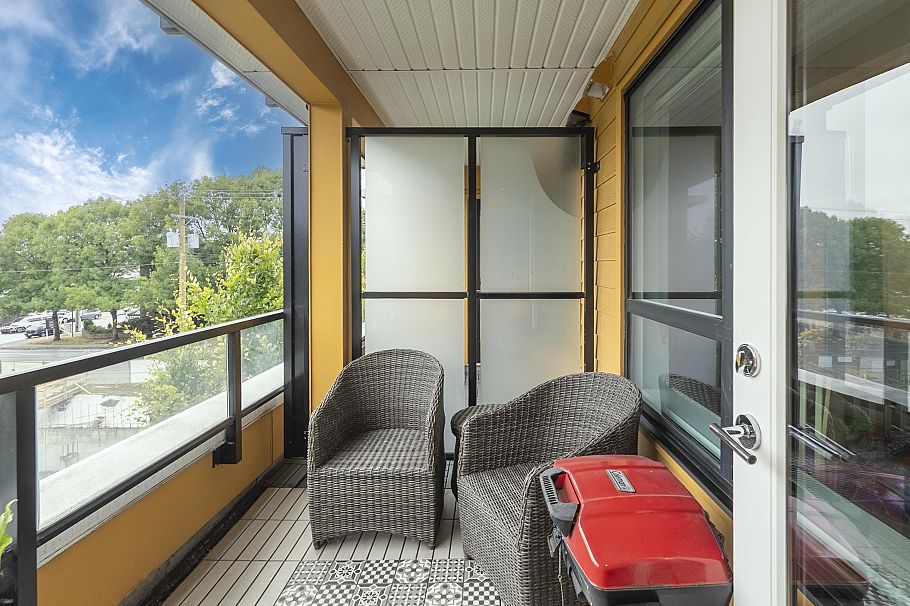 305 1519 Crown Street North Vancouver, BC - 18