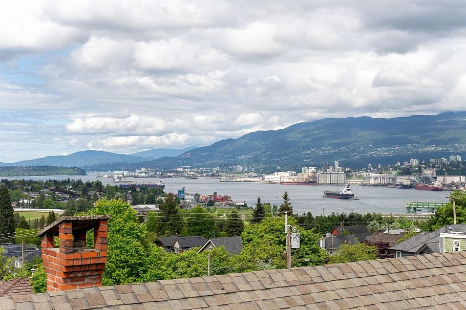 1 3645 Dundas Street Vancouver, BC - 24