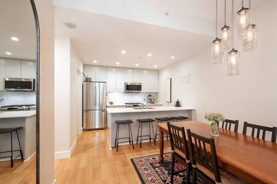 290 E 11th Avenue Vancouver, BC - 8