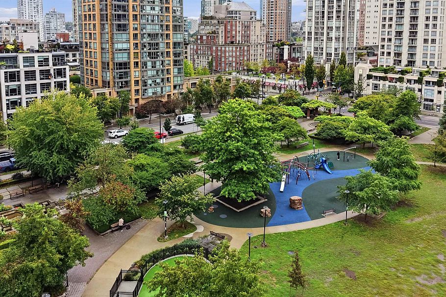 1182 Richards Street Vancouver, BC - 36