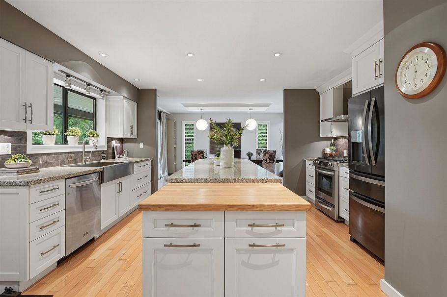 2261 Hill Drive North Vancouver, BC - 9