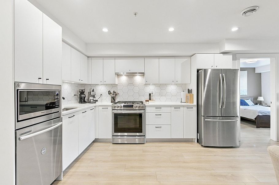 305 1519 Crown Street North Vancouver, BC - 10