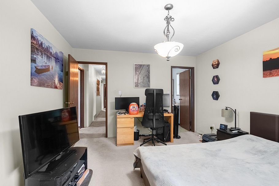 2474 E 24th Avenue Vancouver, BC - 23