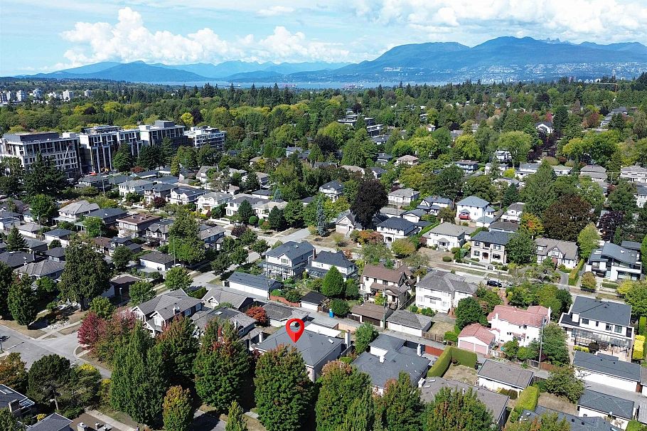 1363 W 48th Avenue Vancouver, BC - 2
