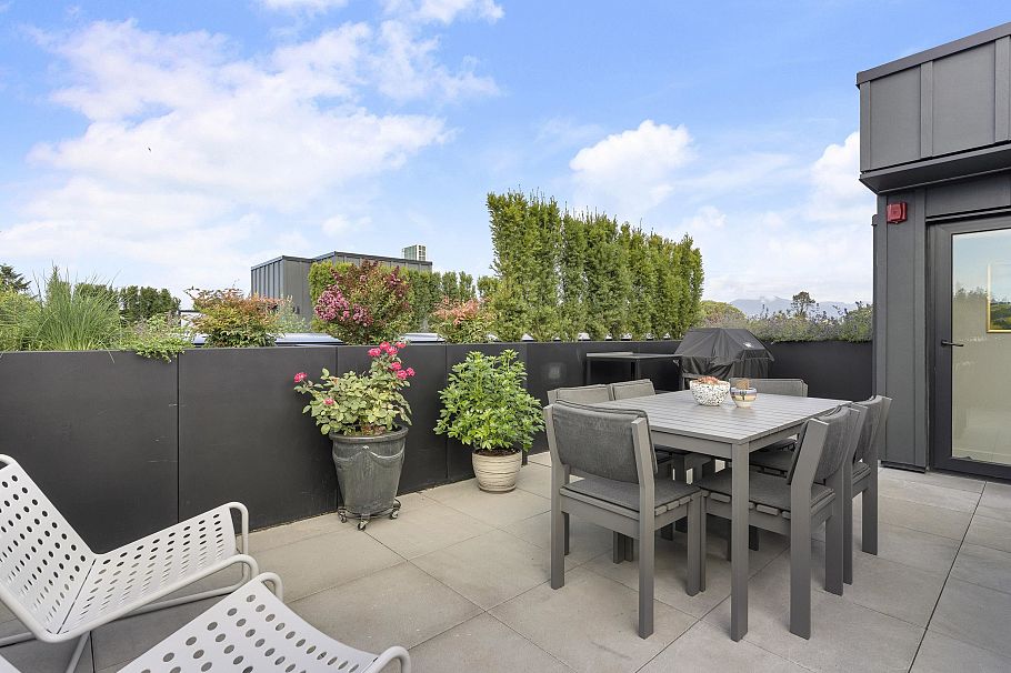 102 157 W King Edward Vancouver, BC - 26