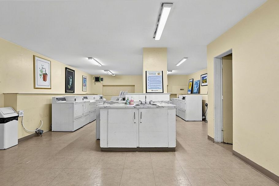 901 1850 Comox Street Vancouver, BC - 18