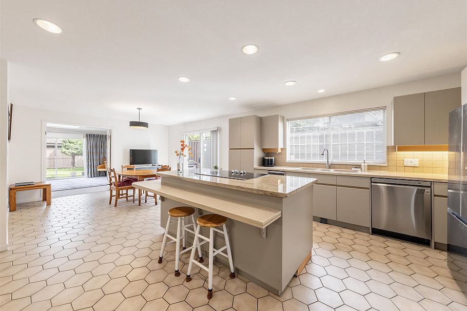 1363 W 48th Avenue Vancouver, BC - 12