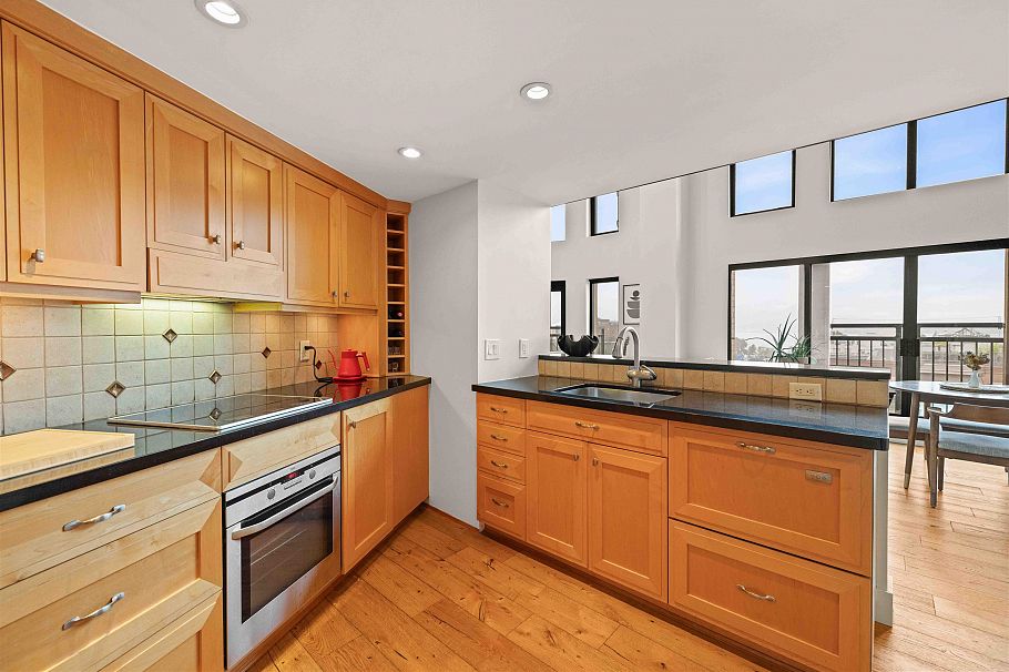 708 22 E Cordova Street Vancouver, BC - 3