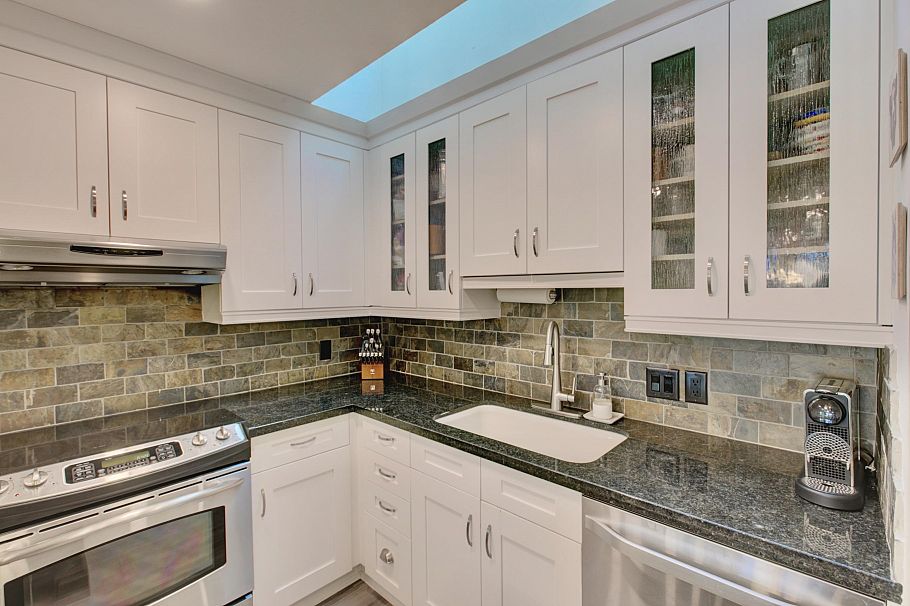 1360 W 8th Avenue Vancouver, BC - 12