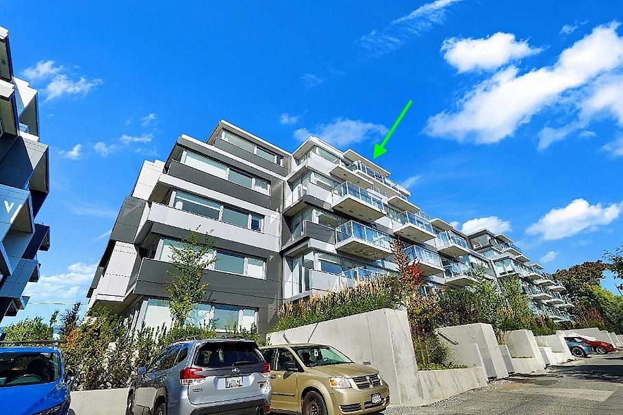 604 8080 Oak Street Vancouver, BC - 2