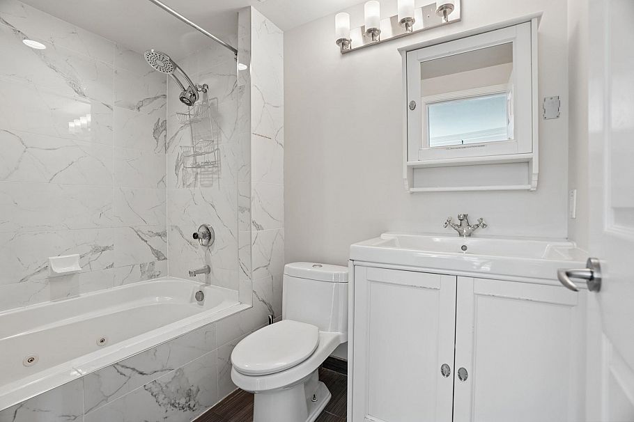 1306 1383 Howe Street Vancouver, BC - 11