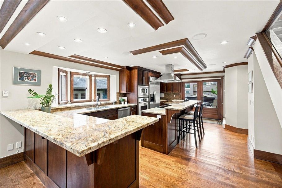2813 W 3rd Avenue Vancouver, BC - 10
