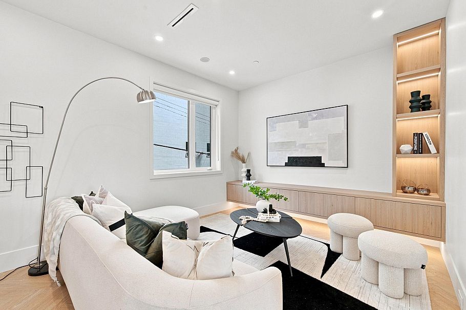 3 646 E 23rd Avenue Vancouver, BC - 2