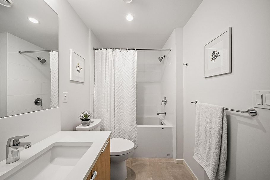 111 5080 Quebec Street Vancouver, BC - 25
