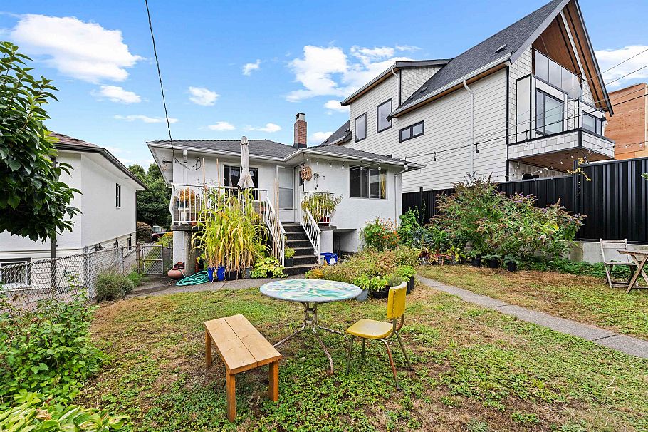 2608 E 4th Avenue Vancouver, BC - 3