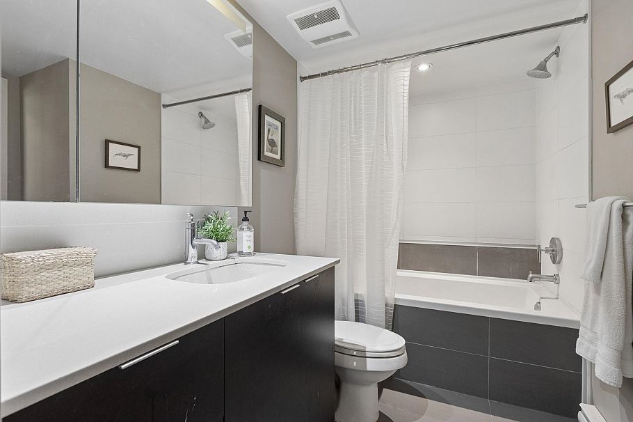 506 1679 Lloyd Avenue North Vancouver, BC - 10