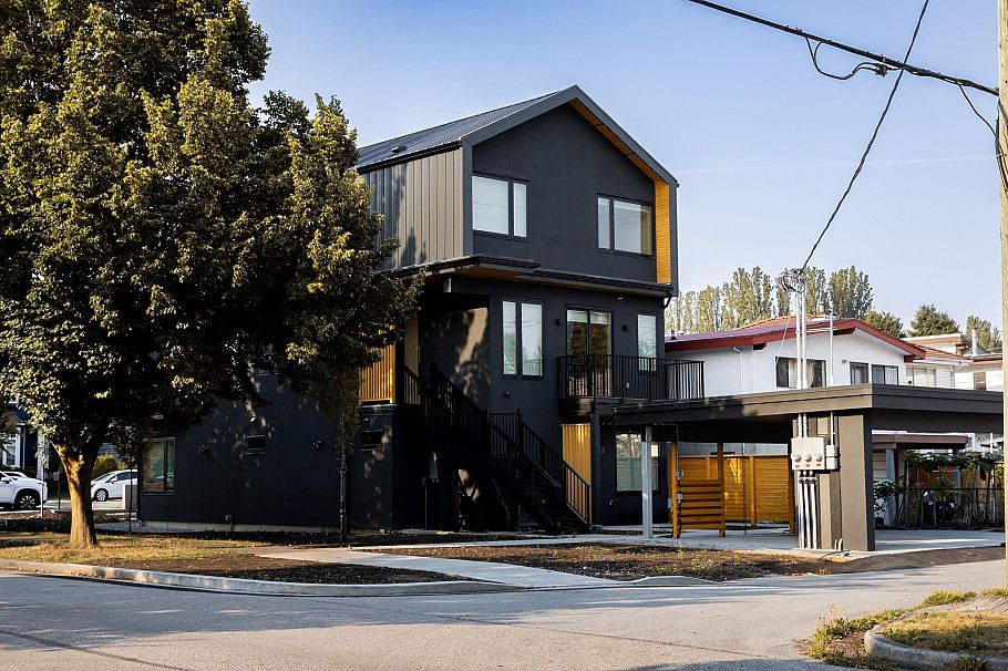 1 2995 Adnac Street Vancouver, BC - 1