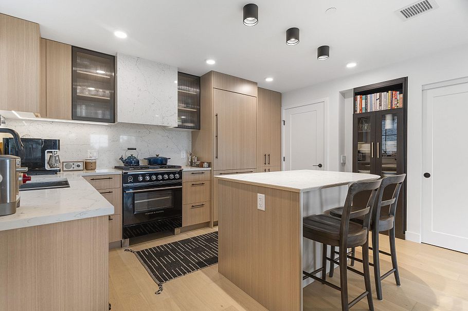 102 157 W King Edward Vancouver, BC - 11