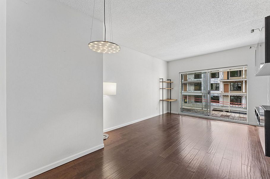 304 827 W 16th Street North Vancouver, BC - 6