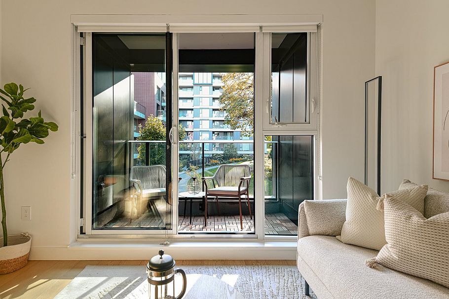302 7128 Adera Street Vancouver, BC - 7