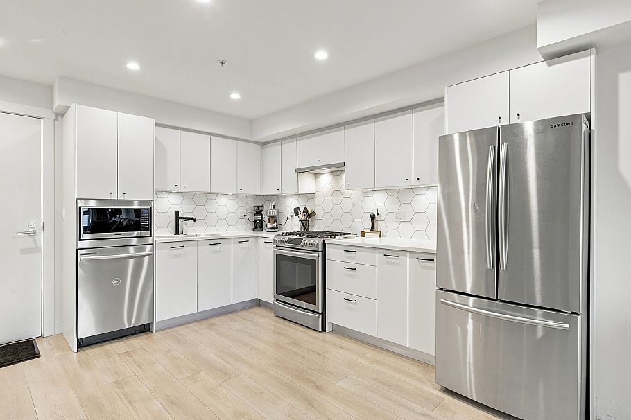 305 1519 Crown Street North Vancouver, BC - 8