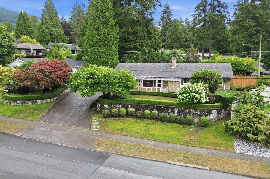3250 Delbrook Avenue North Vancouver, BC - 1