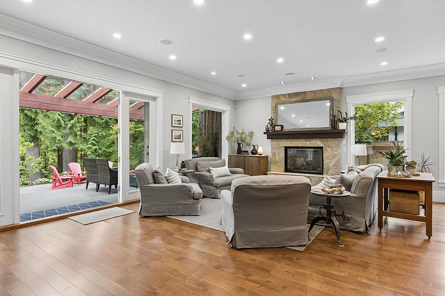 4176 Virginia Crescent North Vancouver, BC - 4