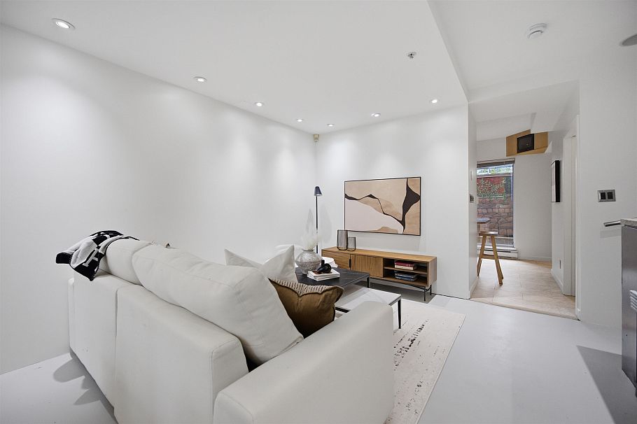 1182 Richards Street Vancouver, BC - 11