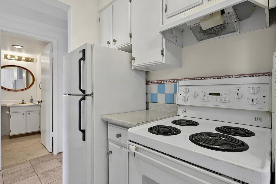 901 1850 Comox Street Vancouver, BC - 13