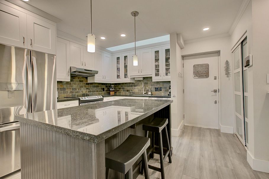 1360 W 8th Avenue Vancouver, BC - 8