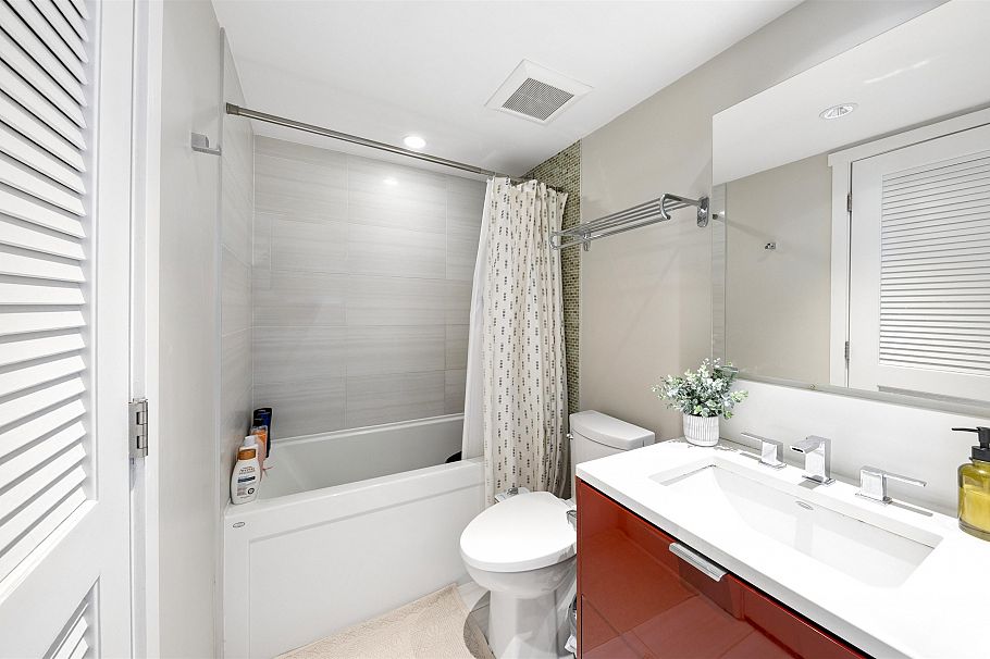 811 1777 W 7th Avenue Vancouver, BC - 1