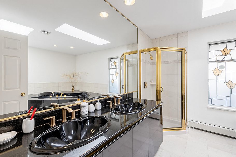 1363 W 48th Avenue Vancouver, BC - 20