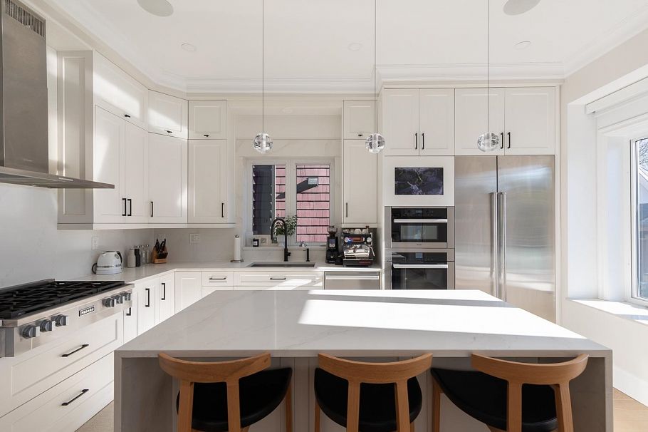 852 W 18th Avenue Vancouver, BC - 4