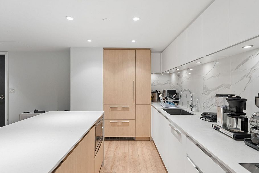 305 1500 Fern Street North Vancouver, BC - 6