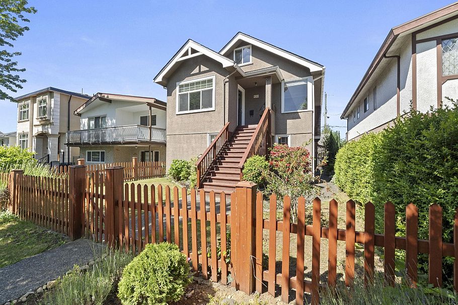 5743 St. Margarets Street Vancouver, BC - 2