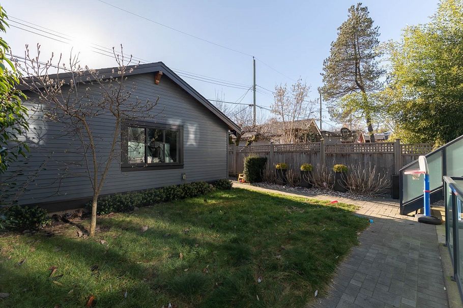 852 W 18th Avenue Vancouver, BC - 31