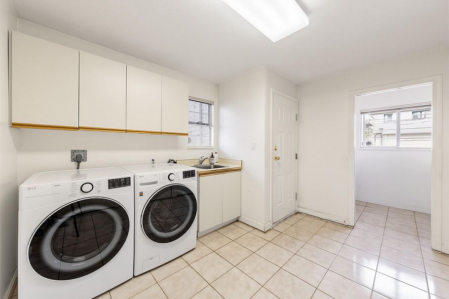 1363 W 48th Avenue Vancouver, BC - 21