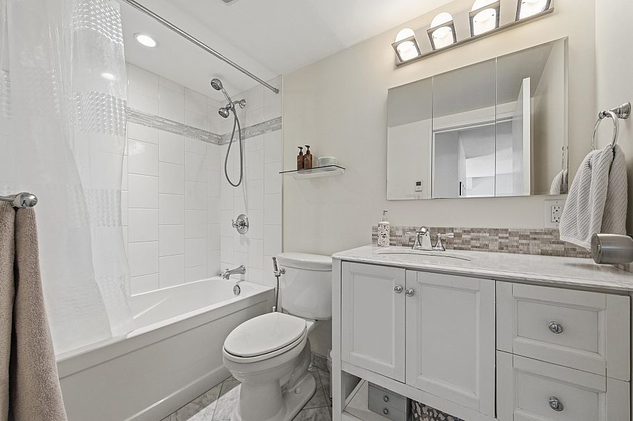 203 270 W 3rd Street North Vancouver, BC - 24