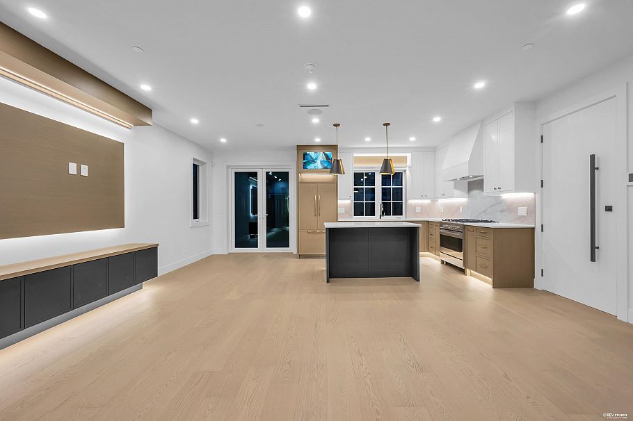 2 5150 Spencer Street Vancouver, BC - 5