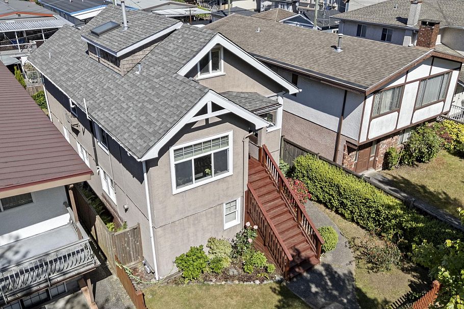 5743 St. Margarets Street Vancouver, BC - 1