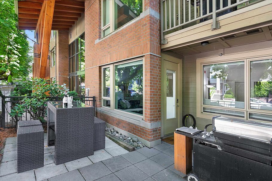 113 119 W 22nd Street North Vancouver, BC - 14