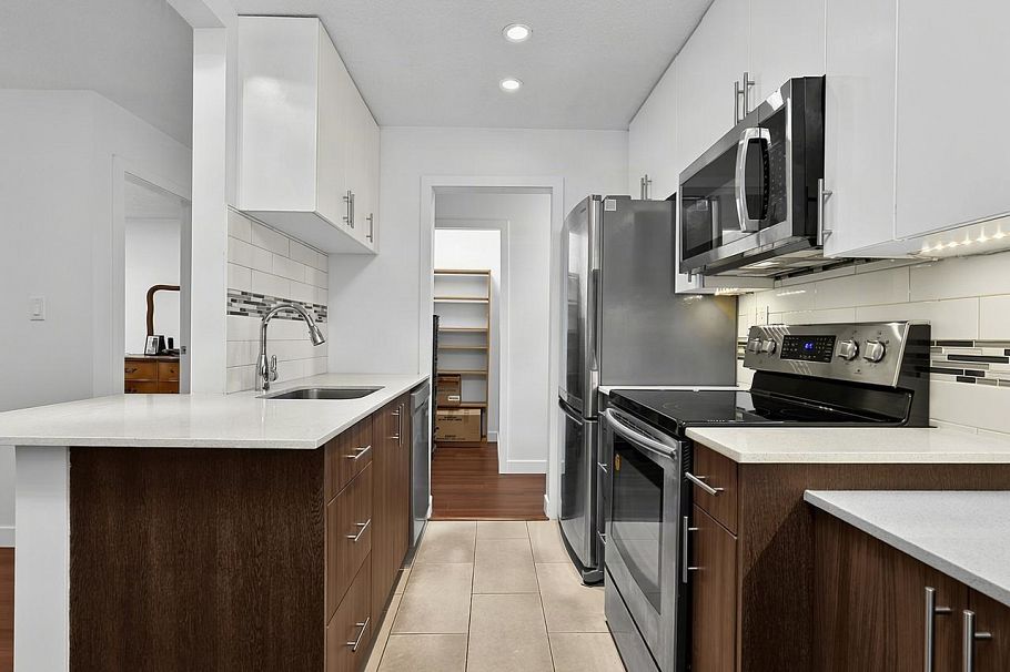 101 750 E 7th Avenue Vancouver, BC - 3